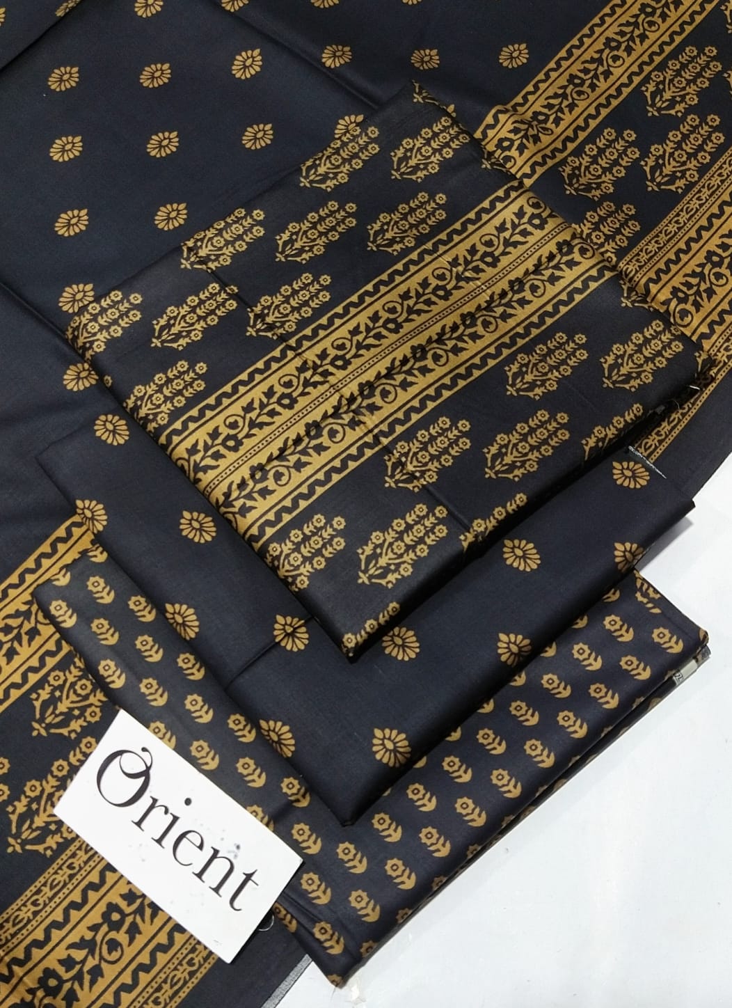 Almirah, Orient & IB Lilen 2025 | Premium Linen 3pc Printed Suits Collection